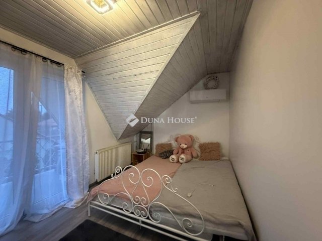 Eladó családi ház, Vecsésen 137.9 M Ft, 4 szobás