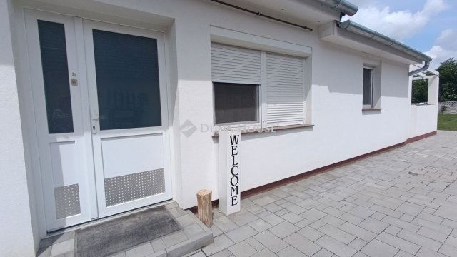 Eladó családi ház, Dunafalván 66 M Ft, 3 szobás