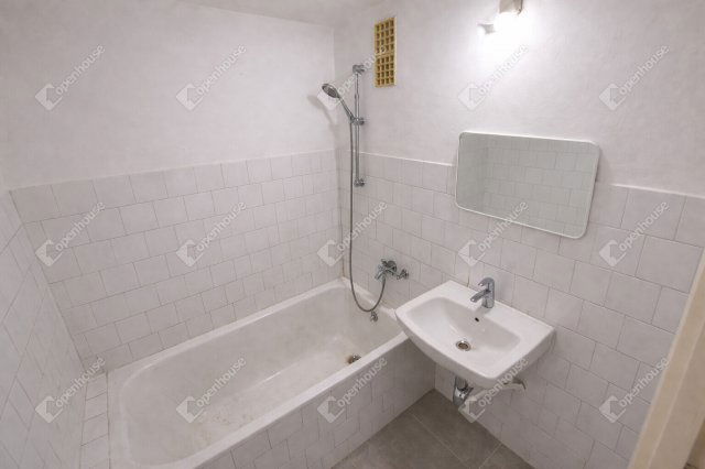 Eladó panellakás, Székesfehérvárott 43.9 M Ft, 2 szobás