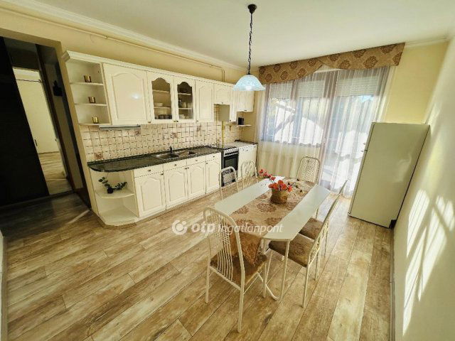 Eladó sorház, Debrecenben 119.5 M Ft, 1+4 szobás