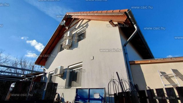 Eladó családi ház, Vácon 138 M Ft, 5 szobás