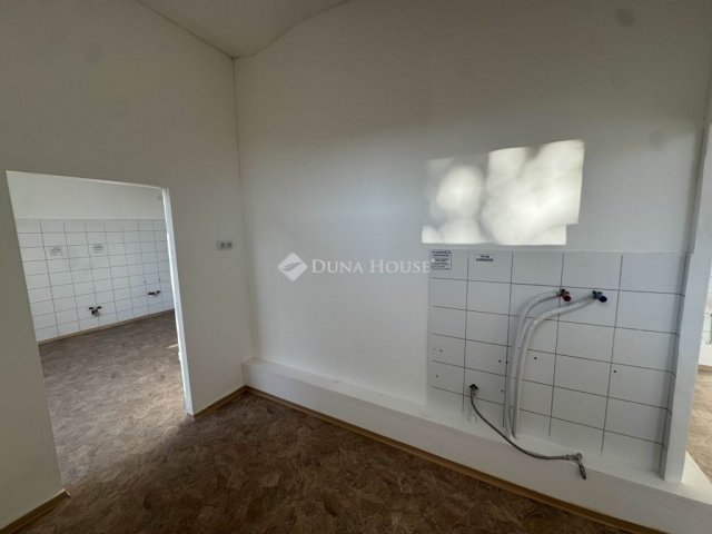 Eladó téglalakás, Budapesten, XX. kerületben 40 M Ft, 1 szobás