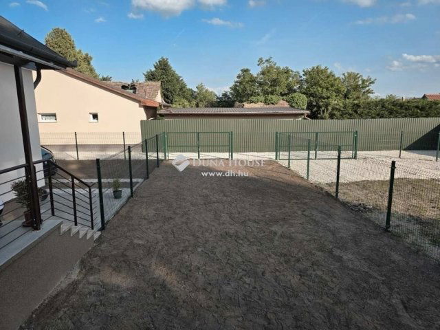 Eladó téglalakás, Vecsésen 80.5 M Ft, 4 szobás