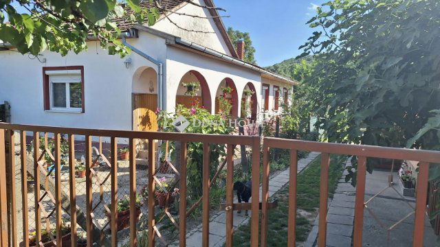 Eladó családi ház, Szekszárdon 35 M Ft, 4 szobás