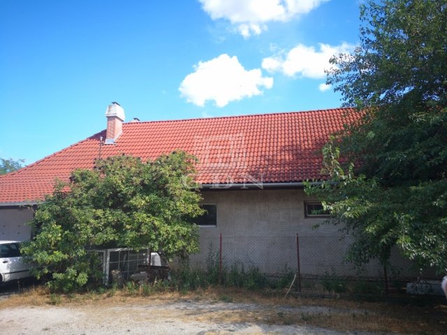 Eladó családi ház, Dabason 62.9 M Ft, 9 szobás