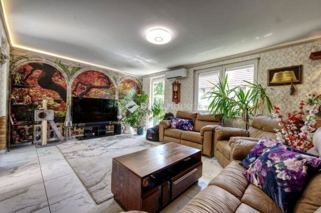 Eladó családi ház, Piliscsabán 164.9 M Ft, 7 szobás