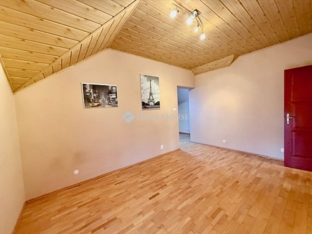 Eladó családi ház, Pécsett 210 M Ft, 5 szobás