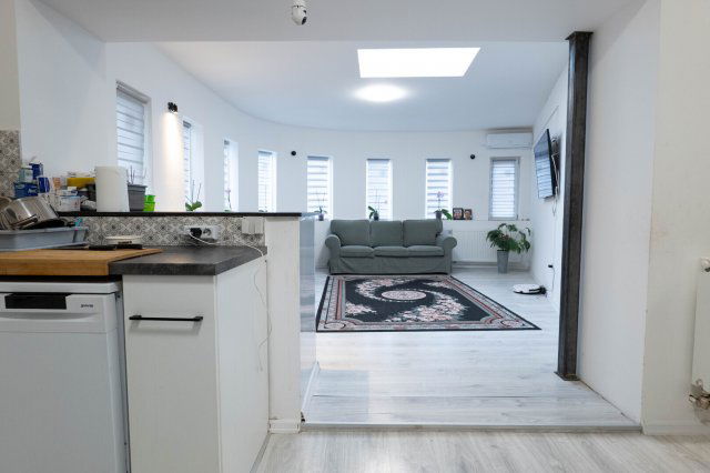 Eladó panellakás, Szegeden 124.654 M Ft, 6 szobás