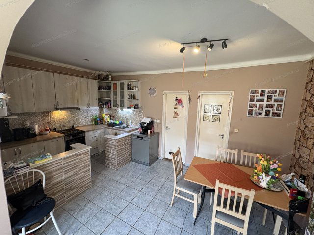 Eladó családi ház, Gyulán, Árnyas utcában 46.99 M Ft, 3 szobás