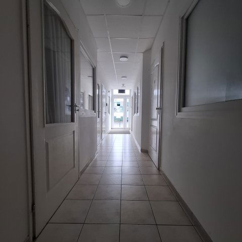 Eladó üzlethelyiség, XXI. kerületben, II. Rákóczi Ferenc úton