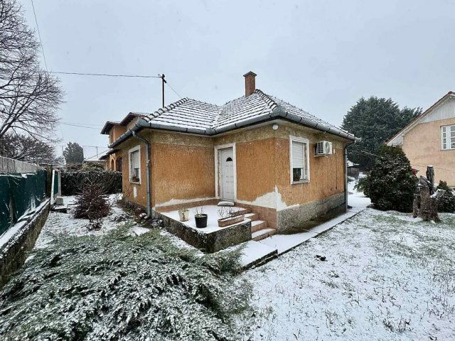 Eladó családi ház, Dunakeszin 172 M Ft, 2 szobás