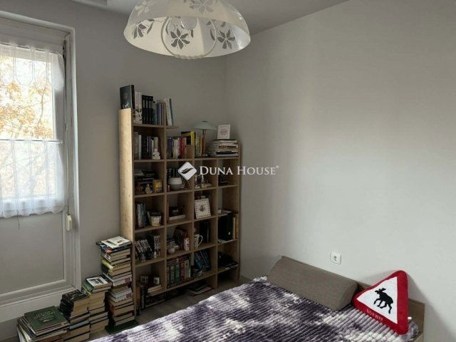 Eladó panellakás, Pécsett 48.9 M Ft, 3 szobás