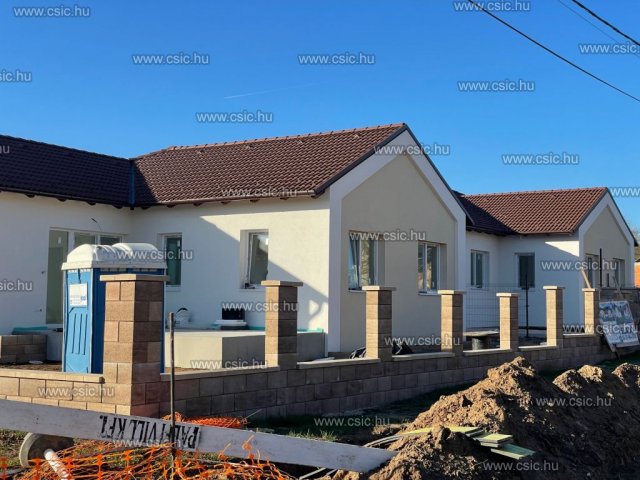 Eladó ikerház, Csörögön 99.9 M Ft, 2+3 szobás