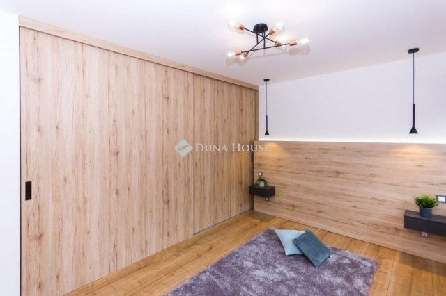 Eladó téglalakás, Pécsett 86.9 M Ft, 4 szobás