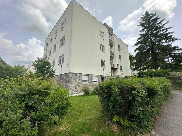 Eladó téglalakás, Komlón 18.4 M Ft, 2 szobás