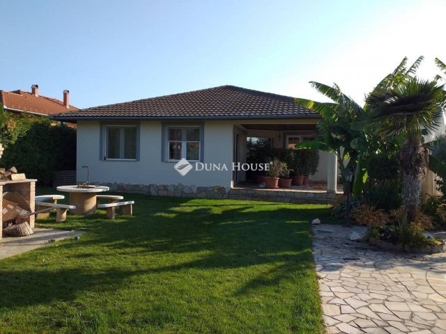 Eladó családi ház, Kulcson 190 M Ft, 4 szobás