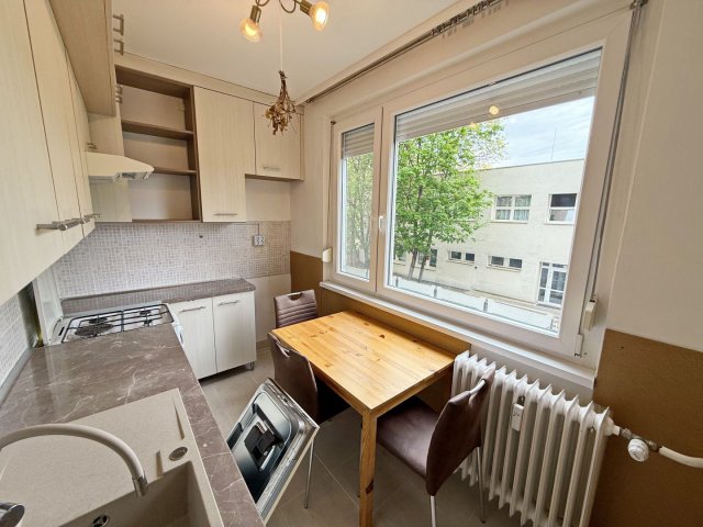 Eladó panellakás, Debrecenben 61.9 M Ft, 3 szobás