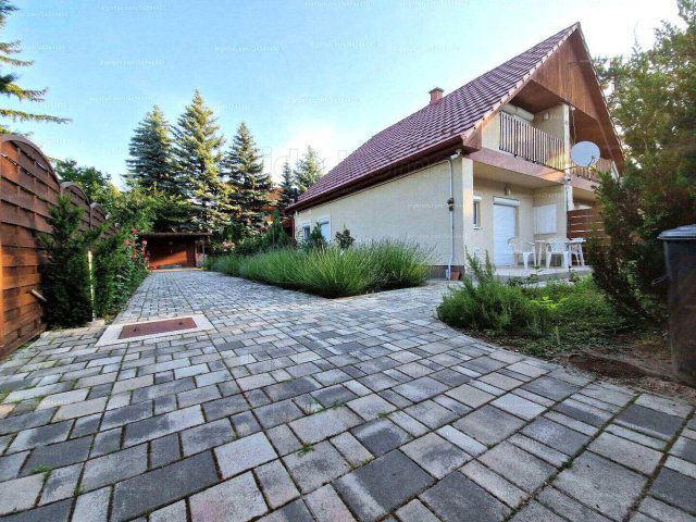 Eladó családi ház, Siófokon 114.94 M Ft, 14 szobás