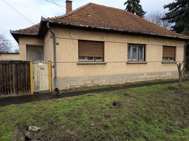 Eladó családi ház, Apcon 37.5 M Ft, 4 szobás