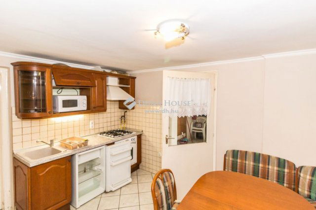 Eladó családi ház, Szombathelyen 95 M Ft, 9 szobás