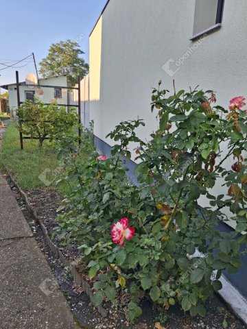 Eladó téglalakás, Komáromban 22 M Ft, 1 szobás