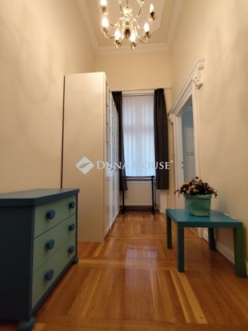 Eladó téglalakás, Budapesten, VI. kerületben 99.9 M Ft, 2 szobás