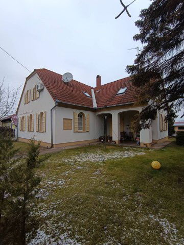 Eladó családi ház, Bugacon 90 M Ft, 5 szobás