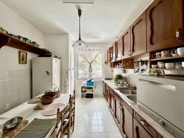 Eladó téglalakás, Pécsett 99 M Ft, 5 szobás