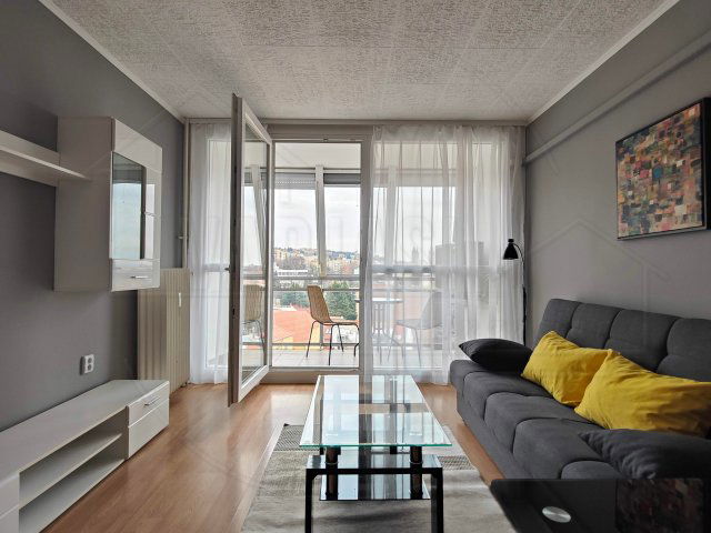 Kiadó panellakás, albérlet, Pécsett, Xavér utcában, 1+1 szobás