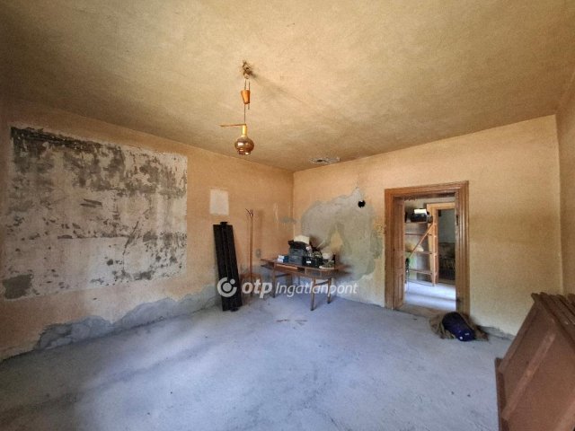 Eladó családi ház, Egerfarmoson 6 M Ft, 2 szobás