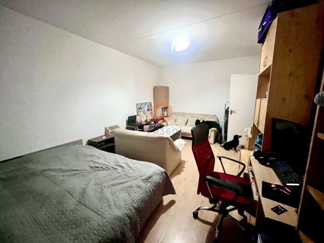 Eladó panellakás, Pécsett, Csontváry utcában 33.9 M Ft