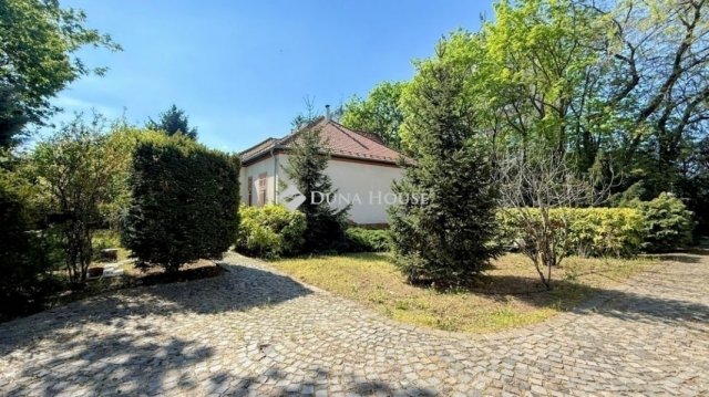 Eladó családi ház, Budapesten, XVI. kerületben 360 M Ft