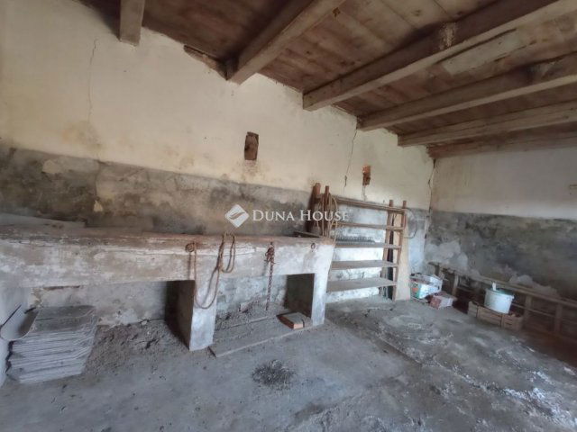 Eladó családi ház, Tabajdon 37 M Ft, 4 szobás