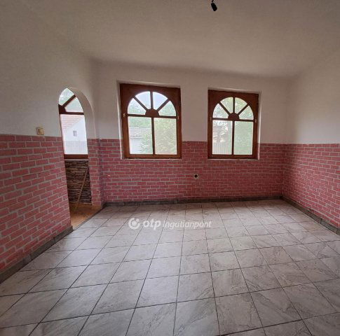 Eladó családi ház, Kisújszálláson 18 M Ft, 2+2 szobás