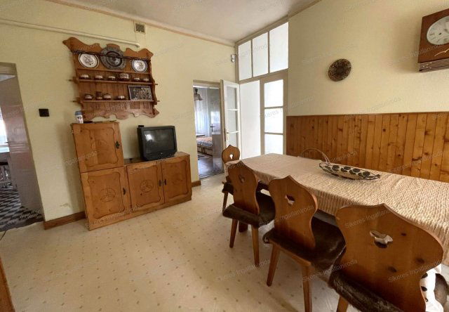 Eladó családi ház, Ácson 63.9 M Ft, 5 szobás