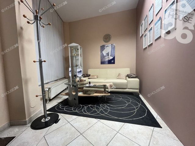 Eladó üzlethelyiség, Kecskeméten 29.9 M Ft