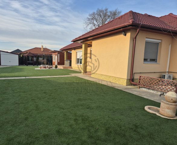 Eladó családi ház, Mikepércsen 97 M Ft, 5 szobás