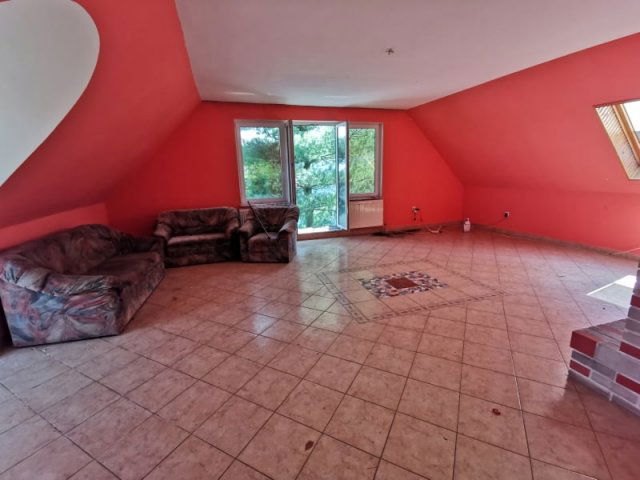 Eladó családi ház, Pécsett 139.99 M Ft, 10 szobás