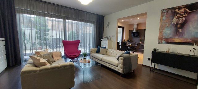 Eladó családi ház, Vácon 258.9 M Ft, 4 szobás