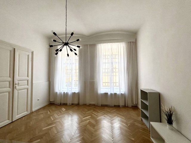 Kiadó iroda, Budapesten, V. kerületben 300 E Ft / hó, 2 szobás