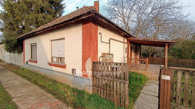 Eladó családi ház, Jászfényszarun 25 M Ft, 2+1 szobás