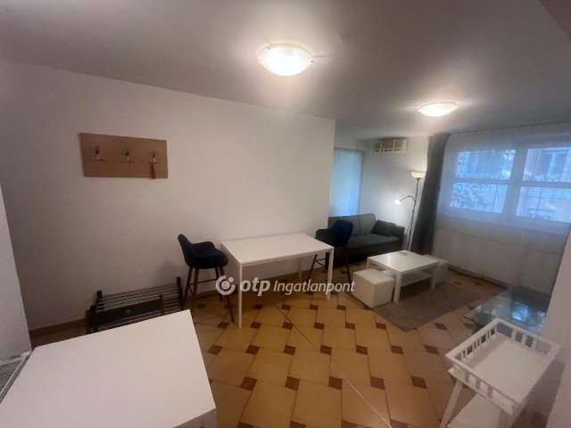 Kiadó téglalakás, albérlet, Szegeden 390 E Ft / hó, 3 szobás