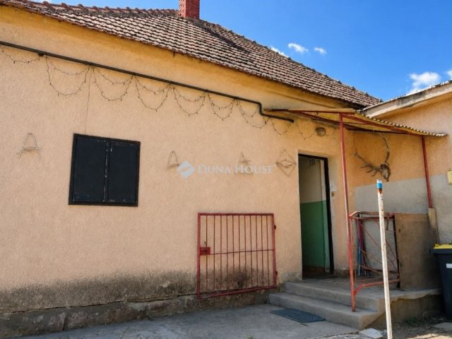 Eladó családi ház, Egyházasfaluban 27.5 M Ft, 2 szobás