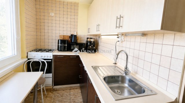 Eladó téglalakás, Szegeden 48 M Ft, 2 szobás