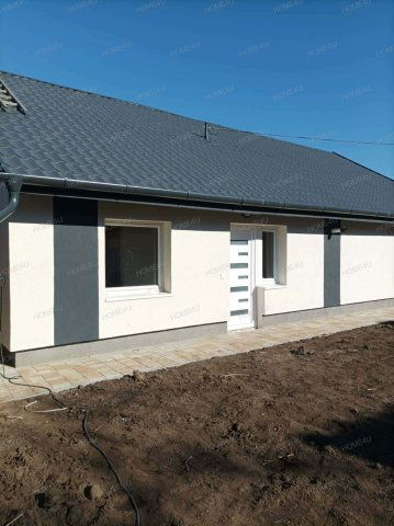 Eladó családi ház, Szolnokon 69 M Ft, 3 szobás