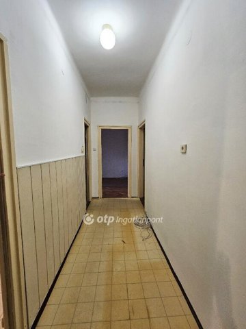 Eladó téglalakás, Dunaújvárosban 35.9 M Ft, 2 szobás