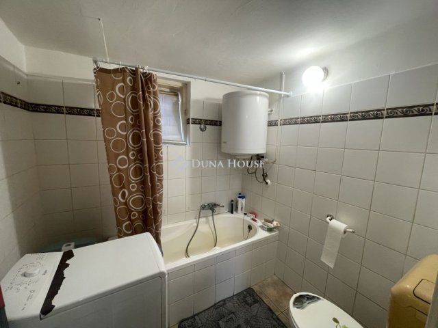 Eladó téglalakás, Baján 16.99 M Ft, 1 szobás