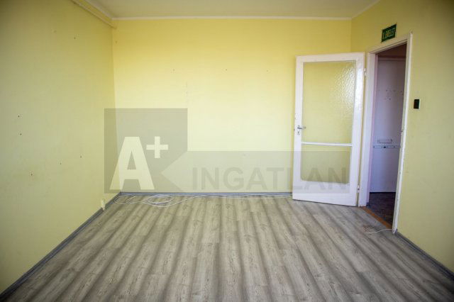 Eladó panellakás, Szegeden 41.5 M Ft, 2 szobás