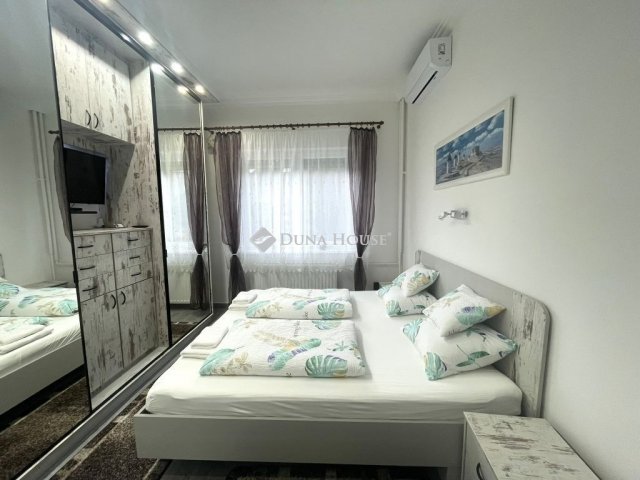 Eladó családi ház, Szegeden 289 M Ft, 6 szobás