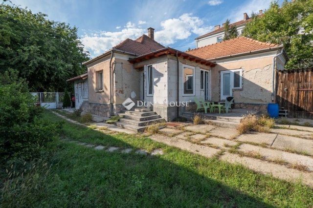 Eladó családi ház, Tatán 65 M Ft, 4 szobás